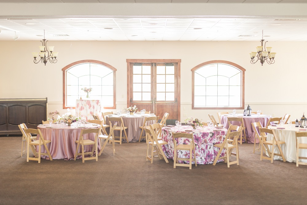 Renoir Table Linen, Floral Table Linen, Floral Wedding Cake, Dayton Valley Golf Club, Amy Graves Photo